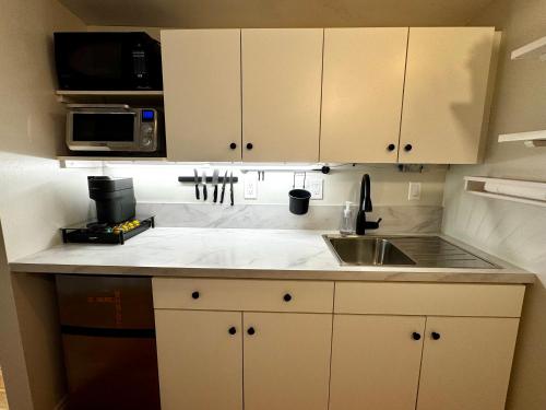 ห้องครัว, NookSide Nest 1 bedroom Upstairs suite King, Queen, Kitchenette, Parking in คาร์ลตัน เพลซ (ออนตาริโอ)