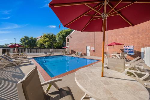 Swimming pool, Motel 6-Plano, TX - Plano Northeast in Plano
