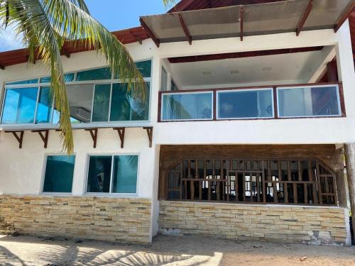 Cantina Indio Twostories Front BeacHouse in 格蘭德島