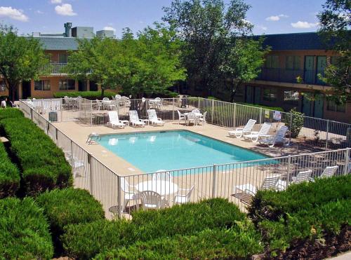 สระว่ายน้ำ, Motel 6 Holbrook, AZ in ฮอลบรูค (AZ)