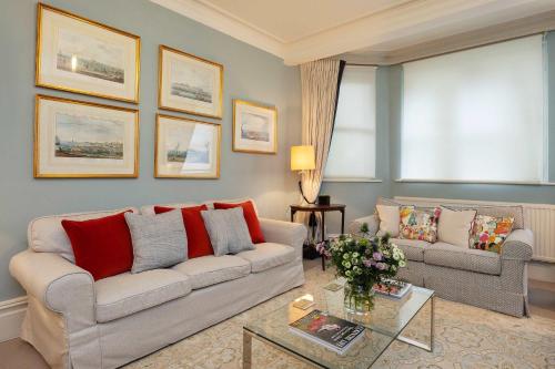 Veeve - Chelsea Mansions - image 6