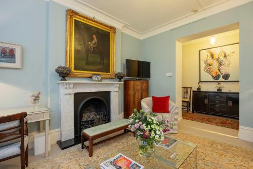 Veeve - Chelsea Mansions - image 8