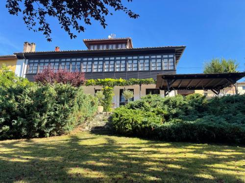 Garden, lujosa Villa Floravista para 12 personas in Pilona