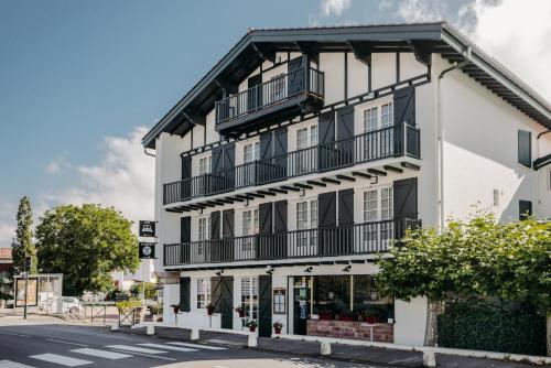. Hotel Trinquet
