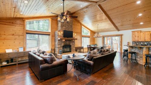 Paradise Pines by AvantStay Beautiful Big Bear Home Only 1 Mile To Snow Summit in Big Bear Lake, USA