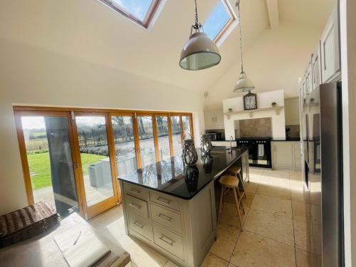 Luxury barn with pool table near Southwold in เบคเคิล