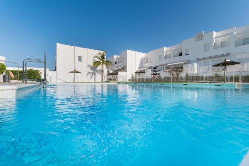 Lujoso chalet con jardín privado a 300 metros de la playa (Lujoso chalet con jardin privado a 300 metros de la playa) in Fuente del Gallo Beach