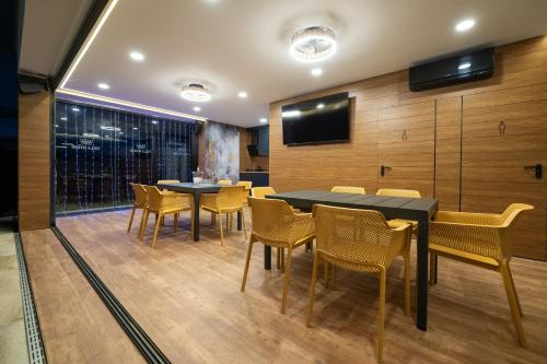 Koplietošanas atpūtas telpa ar TV, Luxury apartments Villa Wood NEW in Graberje Ivanicko