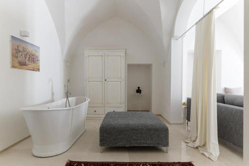 Bathroom, Bianca Fortezza con Terrazza by Wonderful Italy in Centro Storico