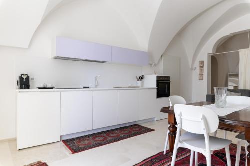 Kitchen, Bianca Fortezza con Terrazza by Wonderful Italy in Centro Storico