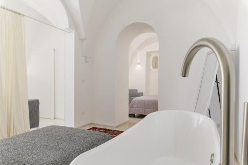 Bathroom, Bianca Fortezza con Terrazza by Wonderful Italy in Centro Storico