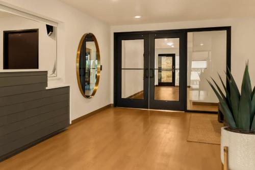 ทางเข้า, LivAway Suites Tri-Cities-Richland in ริชแลนด์ (WA)