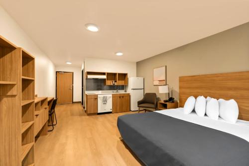 LivAway Suites Tri-Cities-Richland - image 6