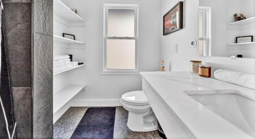 Tasteful Full Home Dtown Buffalo - image 8
