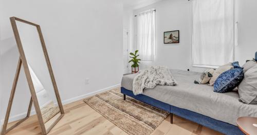 Tasteful Full Home Dtown Buffalo - image 2