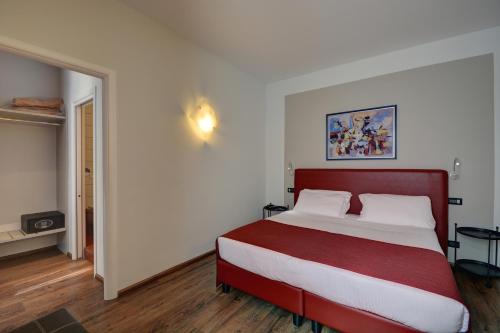 Superior Queen Room image 2