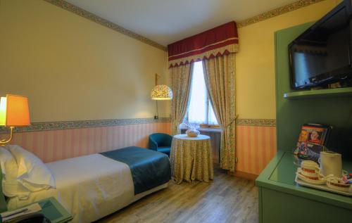 Single Room image 6
