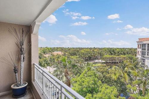 Spacious Three Bedroom Condo with Ocean Views in 海灘地區