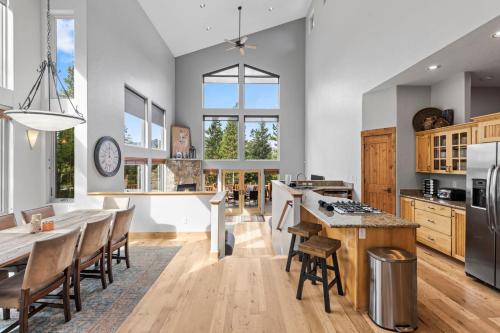 Kitchen, Fox Den at Emmett Lode in Sally Barber