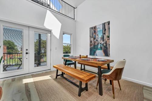 Stylish And Roomy Full House Dtwn - image 11