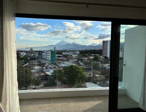 Vistas, Modern apartment with a view of volcanoes in Zona 11