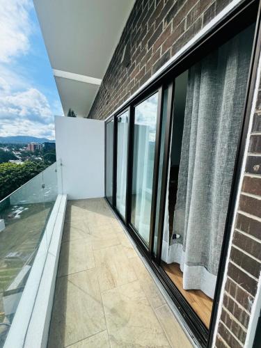 Terraza/balcón, Modern apartment with a view of volcanoes in Zona 11