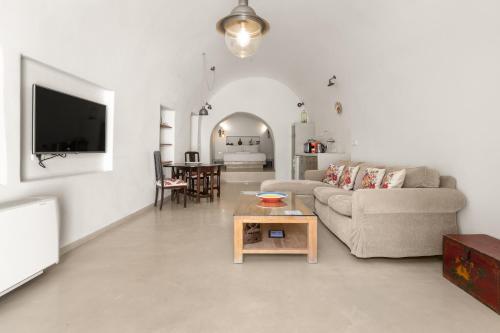 Mantilida Villa in Emporeio