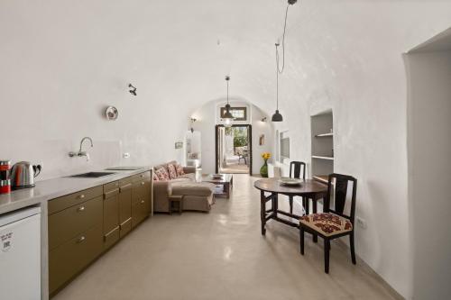 Mantilida Villa in Emporeio