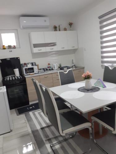 Apartman Cirkic in Husimovci