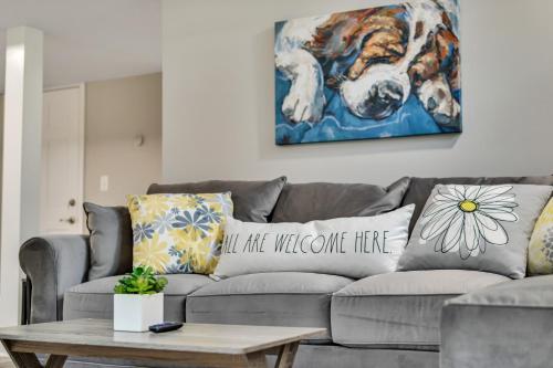 Lake Laurel Lux retreat-King-Dogs Welcome! Sleep 6 in Σμύρνα(Τζιόρτζια)