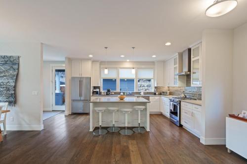 Hillside Haven home - image 12