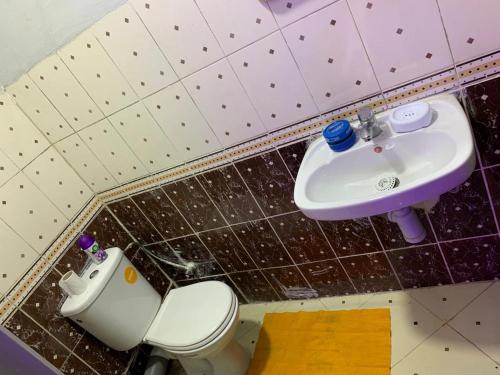 AJ Apartment Ideal for Families Married Couples and Solo Travelers - image 6