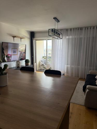 T2 Élégant, proche de Genève, avec parking (T2 Elegant, proche de Geneve, avec parking) in 昂比伊
