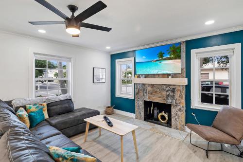 Spacious 3br 2ba Cottage Steps to Water & Downtown in Lake Worth (Florida)