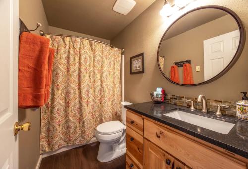Devon Court home, Hood River