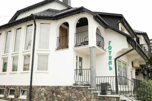 . Hotel Diana