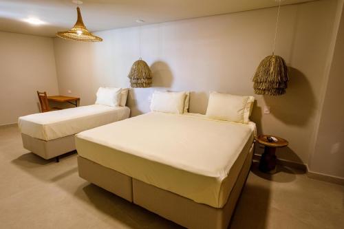 1 queen bed, 1 twin bed