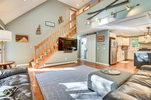 Hike, Leaf-Peep, Ski Hideaway with Private Hot Tub!