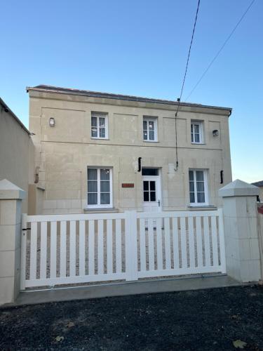 Gîte climatisé avec cour privée calme et vignobles 4 pers gîte à louer Glandes