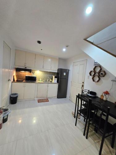 Condo 2 bedroom victoria de makati, Manila (Foto 5)