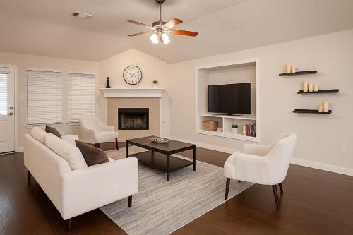 Spacious 3BR Home w Game Room, Gym & Study