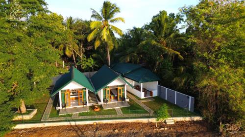 ทัศนียภาพภายนอกโรงแรม, Sunrise Lake Resort in โปลอนนารุวา