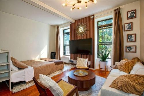 Private Double Queen Suite in Brooklyn Brownstone