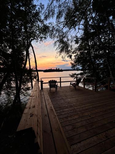 Cabin N2 Le Signal Forest View and Jacuzzi in Kiamika (QC)