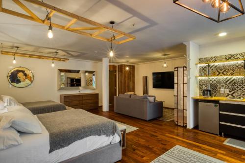 Livin Condesa – Mexico City, CT