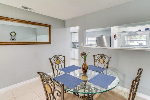 Mins to Beaches and HCA Hospital Fort Pierce Home in Lakewood Park (FL)