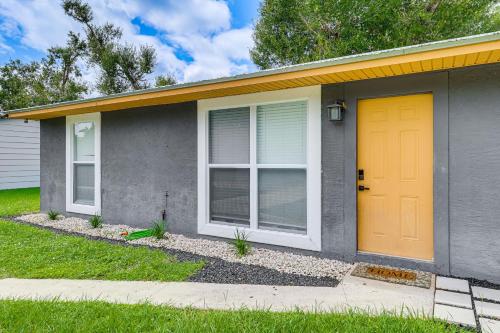 Mins to Beaches and HCA Hospital Fort Pierce Home in Lakewood Park (FL)