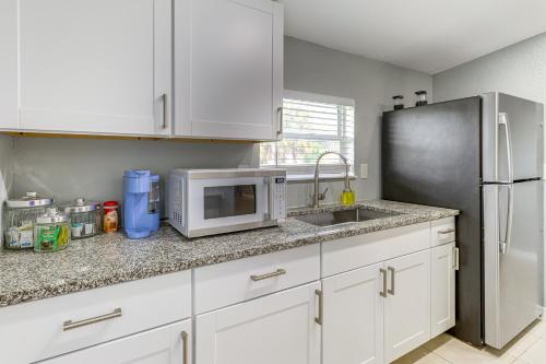 Mins to Beaches and HCA Hospital Fort Pierce Home in Lakewood Park (FL)
