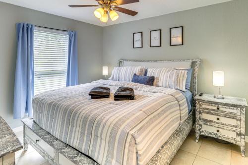 Mins to Beaches and HCA Hospital Fort Pierce Home in Lakewood Park (FL)