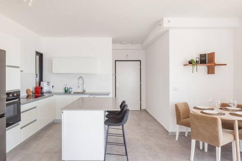 O&O Group- Magical 4BR APT With Panoramic Sea View in バトヤム